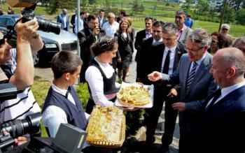 otvaranje-kancelarije-za-saradnju-sa-rusijom-2015-1433526641-674073